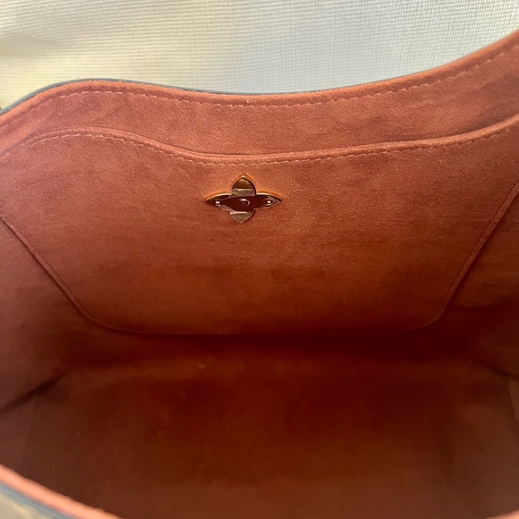 Louis Vuitton Flower Hobo Bag. Brown interior. Beautiful bag - Picture 4 of 8